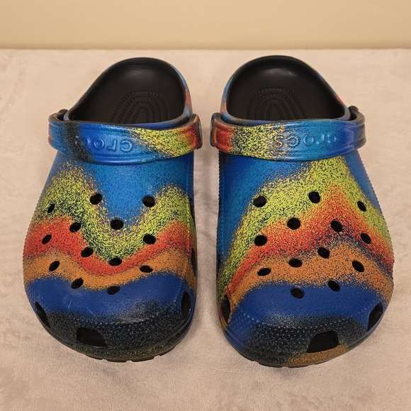 Crocs Classic Tie Dye Graphic Clog Black/Multi Spray Dye - Picture 5 of 10
